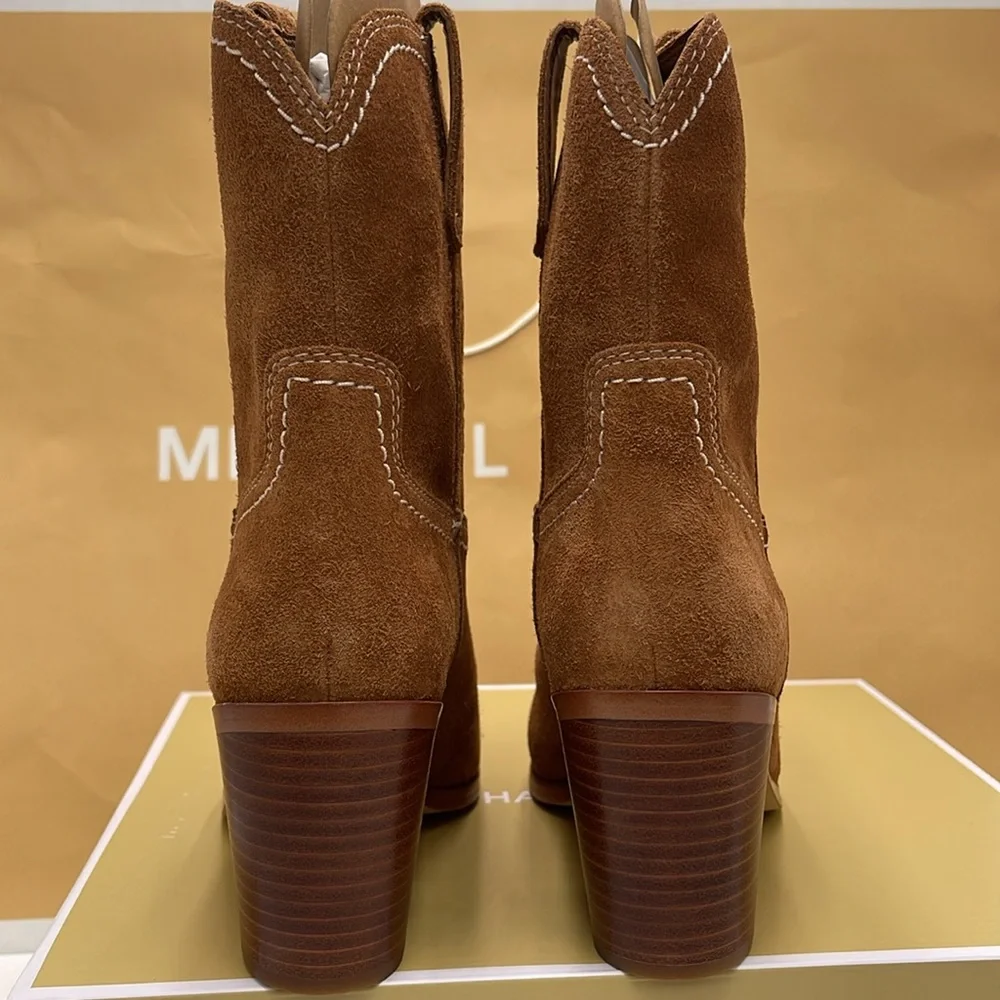 Michael Kors WAVERLY HEELED BOOTIE JUNGLE SUEDE
49F4WVME6S
LUGGAGE - Picture 13 of 16